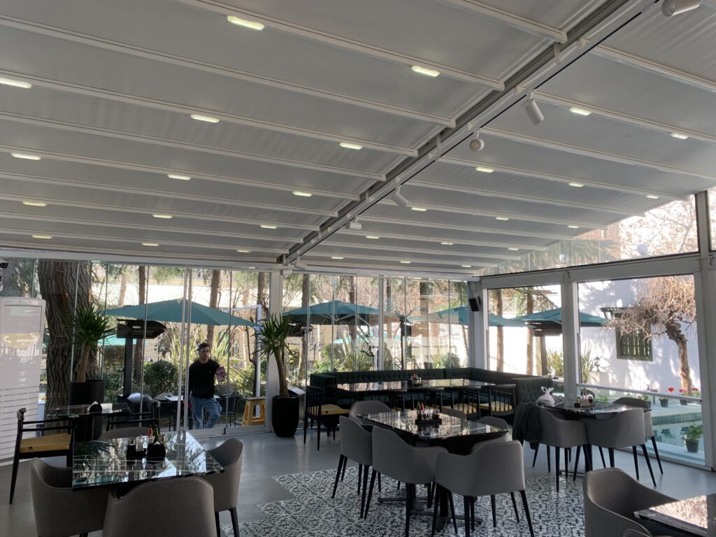 سقف متحرک پارچه ای